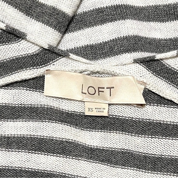 LOFT Woman Grey White Stripe V Neck Top Sweater Size XS - Picture 8 of 13